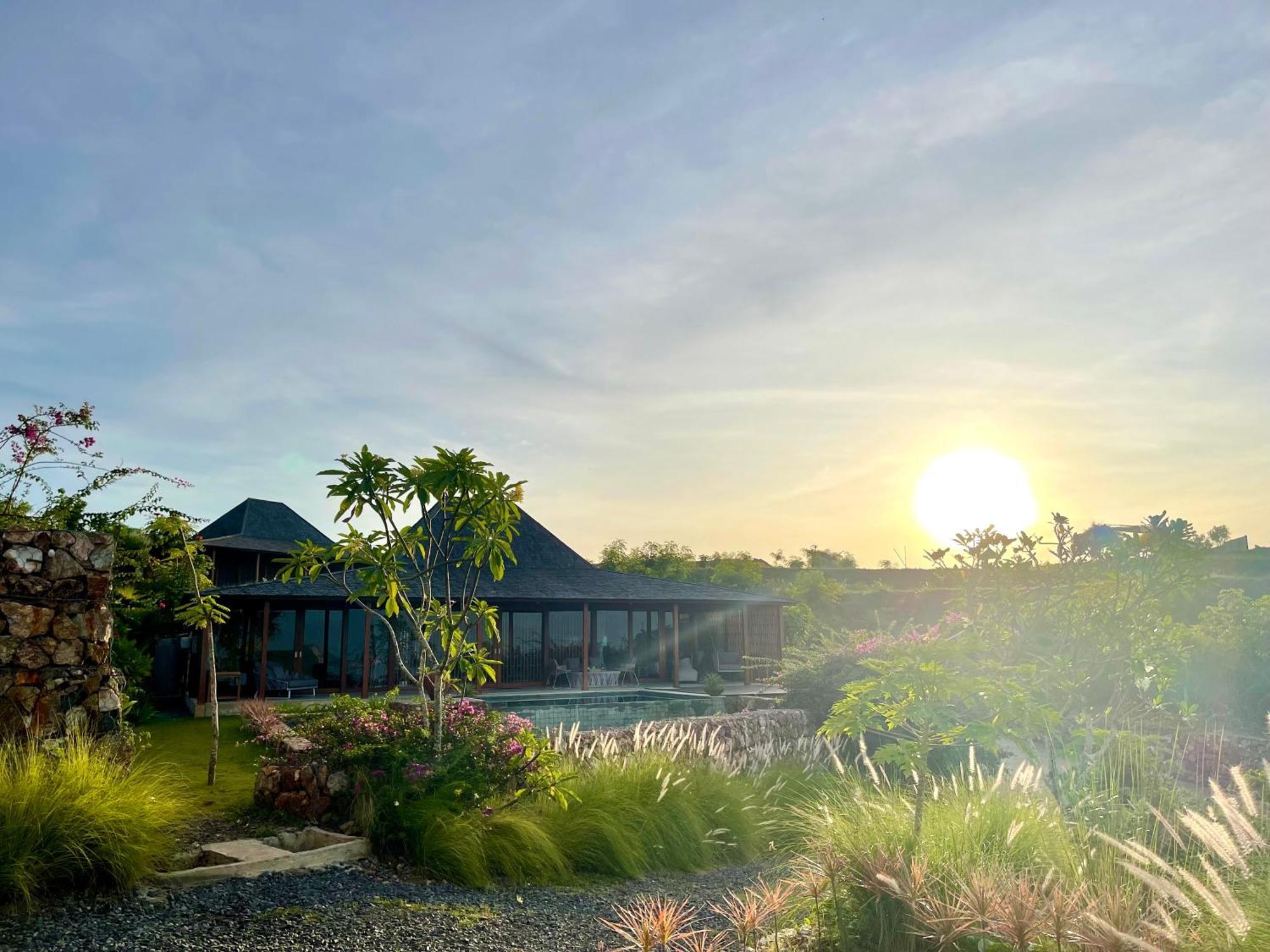 Lobster Bay Lombok Hotel Awang ภายนอก รูปภาพ